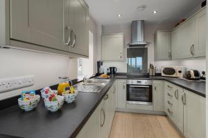Avocet 4, Luxury Apartment with Pool and Parking