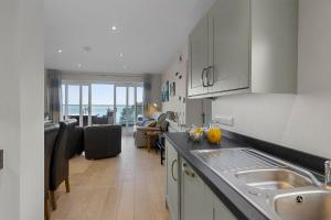 Avocet 4, Luxury Apartment with Pool and Parking