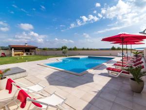 Holiday Home Nettes Ferienhaus in Pomer mit Privatem Pool by Interhome