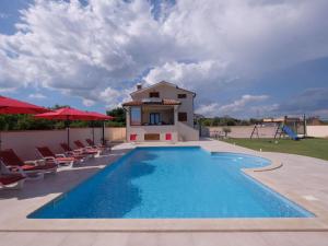 Holiday Home Nettes Ferienhaus in Pomer mit Privatem Pool by Interhome