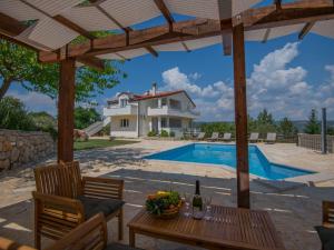 Holiday Home Freistehende Villa Iva Grubine mit Privatpool by Interhome