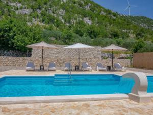 Holiday Home Villa Elin mit großem- privatem Pool in Seoca by Interhome