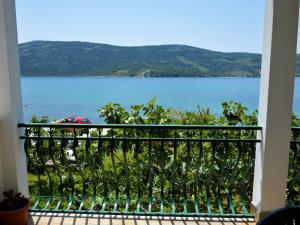 Apartment Schöne Wohnung in Poljica mit privatem Parkplatz by Interhome