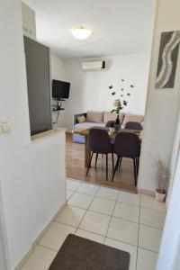 Apartment Wohnung in Marina mit Parkplatz- schöne Aussicht by Interhome