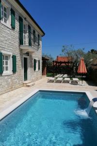 Holiday Home Villa Nika mit privatem Außenwhirlpool by Interhome