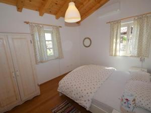 Holiday Home Villa Nika mit privatem Außenwhirlpool by Interhome