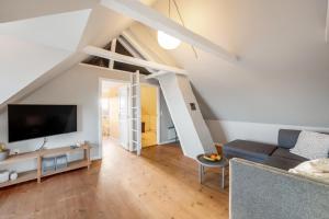 Charming Holiday Home With Outdoor Hot Tub, In The Center Of Søndervig And Only 230 Meters From The North Sea