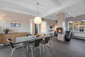 Charming Holiday Home With Outdoor Hot Tub, In The Center Of Søndervig And Only 230 Meters From The North Sea