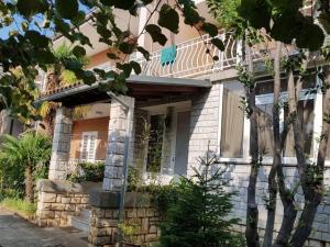 Apartment Wohnung Ivaana mit Privatparkplatz by Interhome