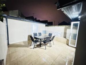 Stylish Twin En-Suite Room near Cardiff Centre