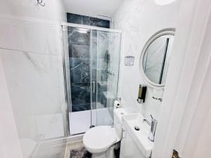 Stylish Twin En-Suite Room near Cardiff Centre