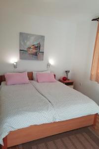 Apartment Ivana mitten im Blumengarten by Interhome