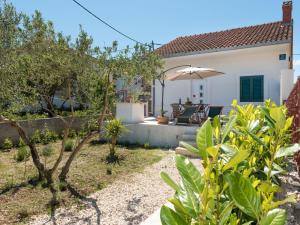 Holiday Home Modernes Ferienhaus mit Terrasse und Meerblick by Interhome