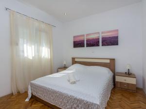 Holiday Home Modernes Ferienhaus mit Terrasse und Meerblick by Interhome