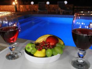 Holiday Home Geräumige Ferienvilla mit Pool und Meerblick by Interhome