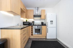 Cityside Apartment Walk to Etihad & Coop Live