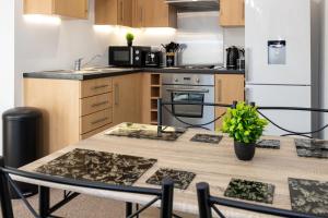 Cityside Apartment Walk to Etihad & Coop Live