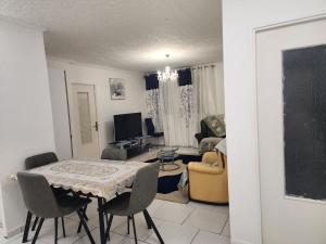 Bright apartment 1 to 3 bedrooms