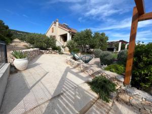 Holiday Home Modernes Ferienhaus Robinson in Dobropoljana by Interhome