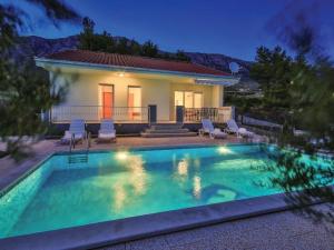 Holiday Home in Kastel Sucurac mit Parkplatz by Interhome