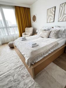 InPoint Mogilska Tower City View Apartments near Tauron Arena Self Check-in