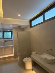 CH Villa Travertine Stone