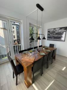 Altstadt 2 bedroom 10-12 beds 15 Min Messe