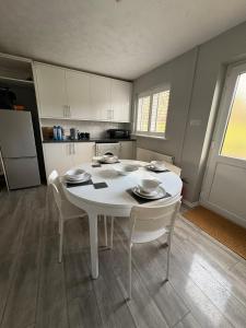 Stunning Home Free Parking Contractors Sleeps 4