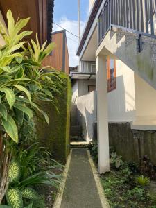 Vishnu Villa - Ubud Jungle Retreat with shared pool