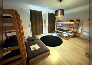 Altstadt 2 bedroom 10-12 beds 15 Min Messe