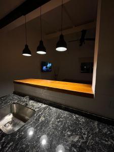 Disfruta casa de bosque a metros de AV San martin y minutos del lago