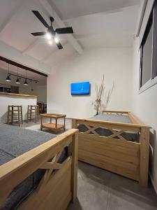 Disfruta casa de bosque a metros de AV San martin y minutos del lago