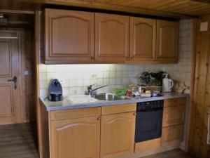 Apartment Chalet an ruhiger Lage mit schöner Bergsicht by Interhome