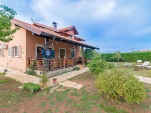 Holiday Home Haus Toni für 9 Personen by Interhome