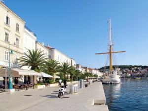 Apartment Schöne Wohnung in Veli Losinj by Interhome