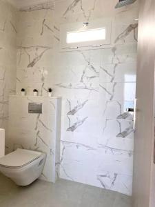 Lcume Blanche - apartment with feet in the water