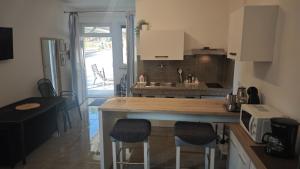 Studio apartment Flora by Villas Guide