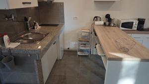 Studio apartment Flora by Villas Guide