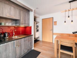 Apartment Wohnung Edelweiss direkt in 4 Sterne Hotel by Interhome