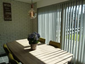 Holiday Home Gemütlicher Bungalow für 4 Personen by Interhome