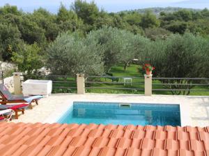 Holiday Home Geräumige Ferienvilla mit Pool und Meerblick by Interhome