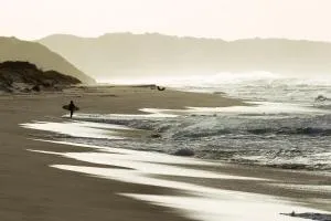 Island Breeze Motel - Naracoopa