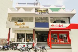 Hotel O Black Grapes