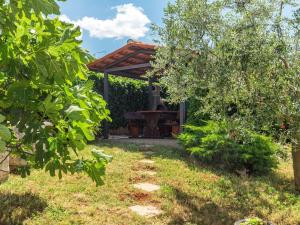 Apartment Villa Pinta mit großem Garten by Interhome