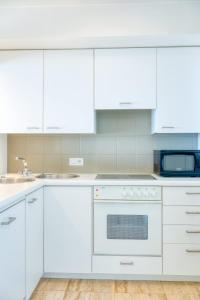 Stunning Seaview Apartment with Parking