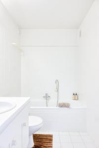 Stunning Seaview Apartment with Parking