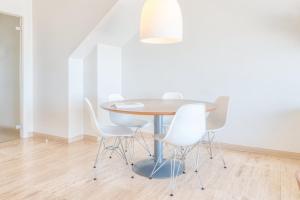 Stunning Seaview Apartment with Parking