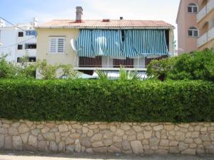 Apartment Große Ferienwohnung in Pag mit Privater Terrasse by Interhome