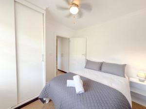 Kloof Gardens Contemporary Coastal Apartment