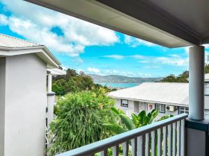 Kloof Gardens Contemporary Coastal Apartment